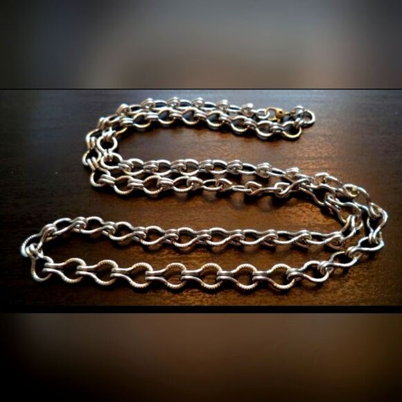 STUNNING VINTAGE ESTATE SIGNED MONET SILVER TONE 24" NECKLACE - Picture 1 of 2